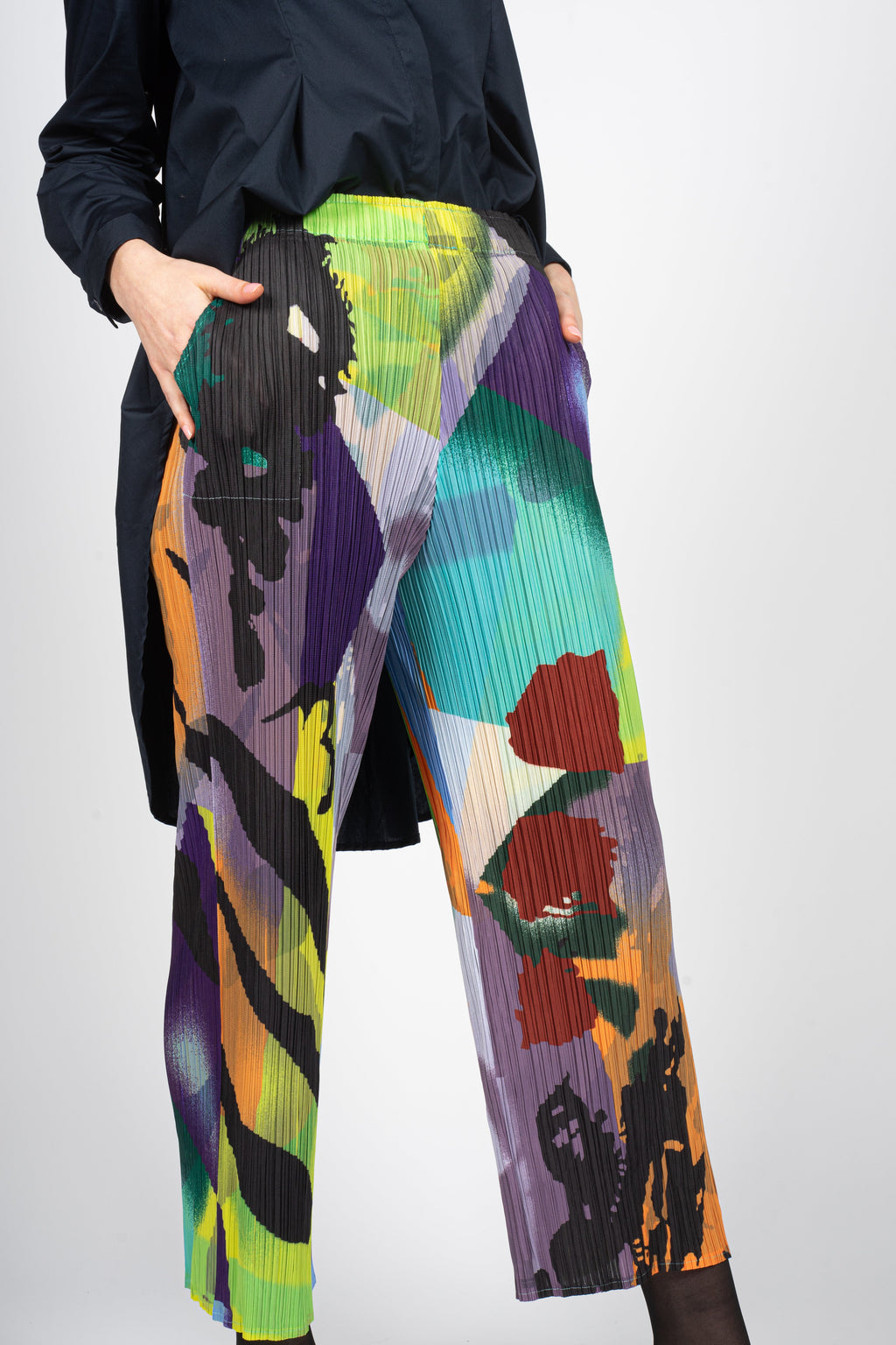 Pleated Ankle Length Trousers in Abstract Print