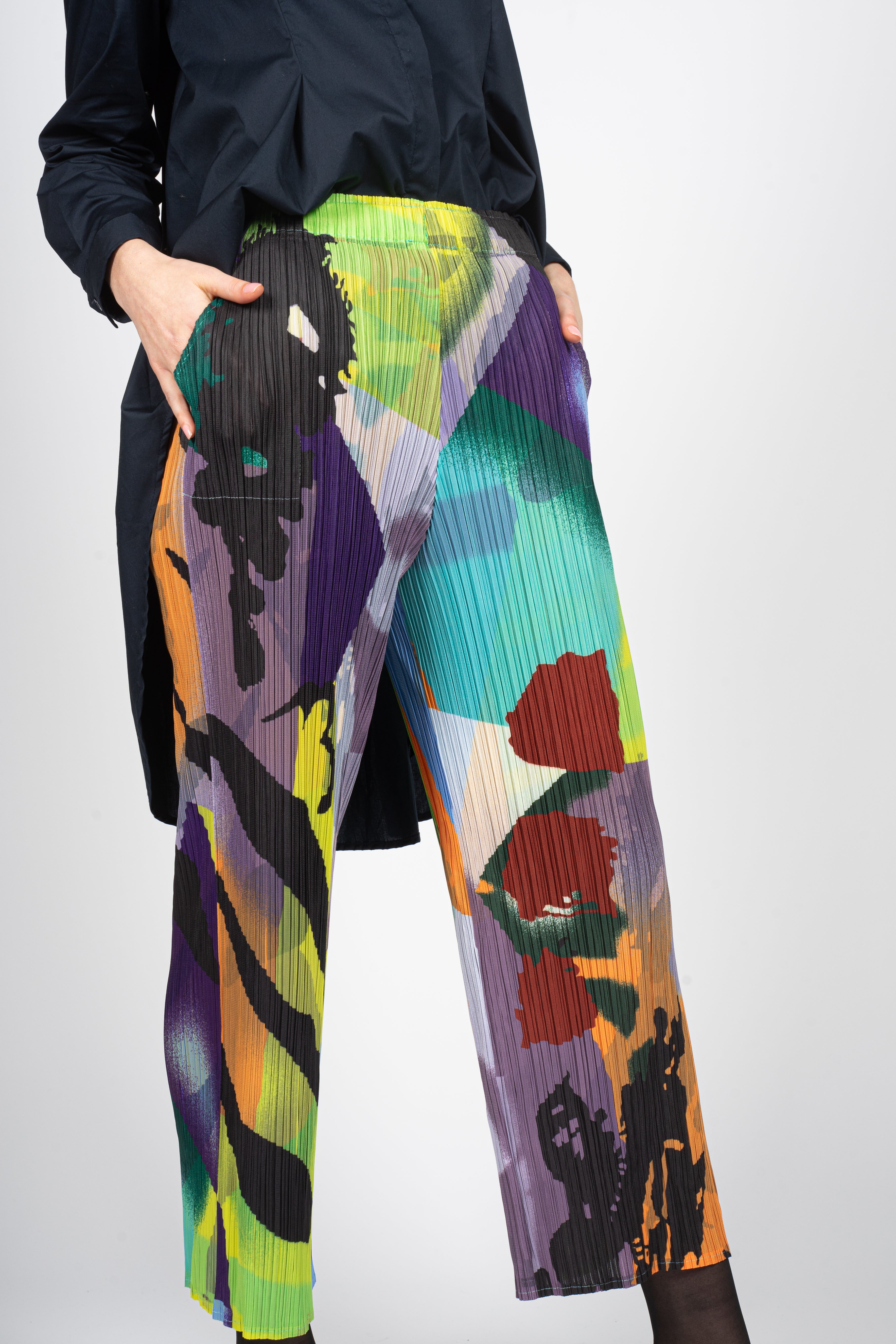 Pleated Ankle Length Trousers in Abstract Print