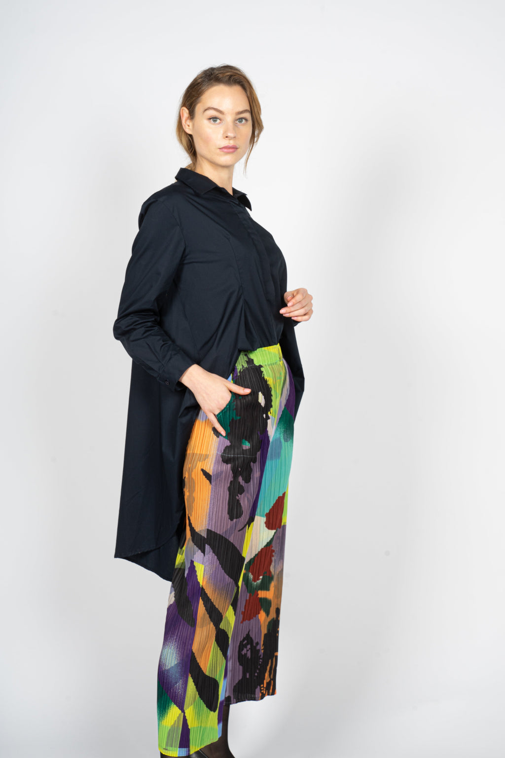 Pleated Ankle Length Trousers in Abstract Print