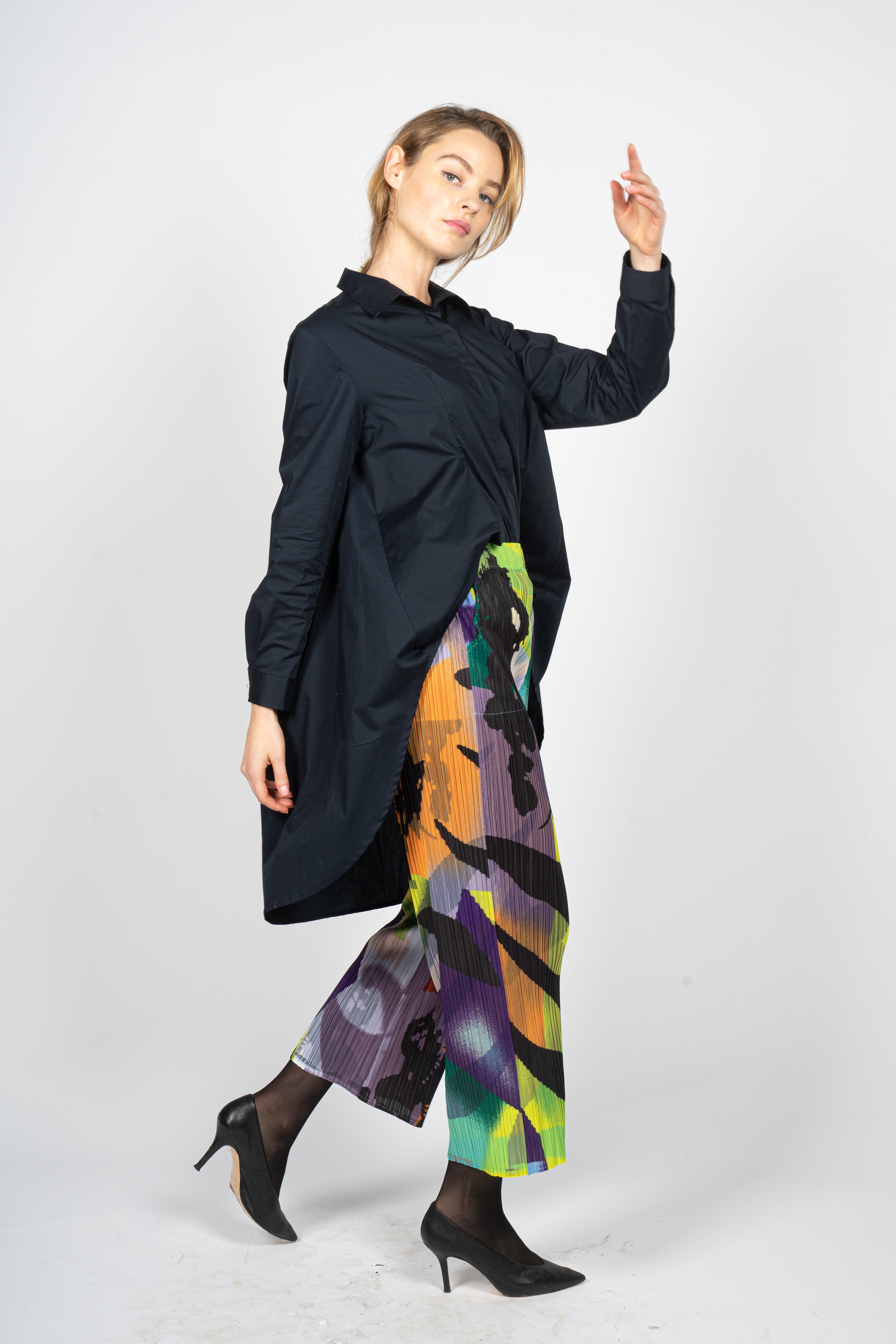 Pleated Ankle Length Trousers in Abstract Print