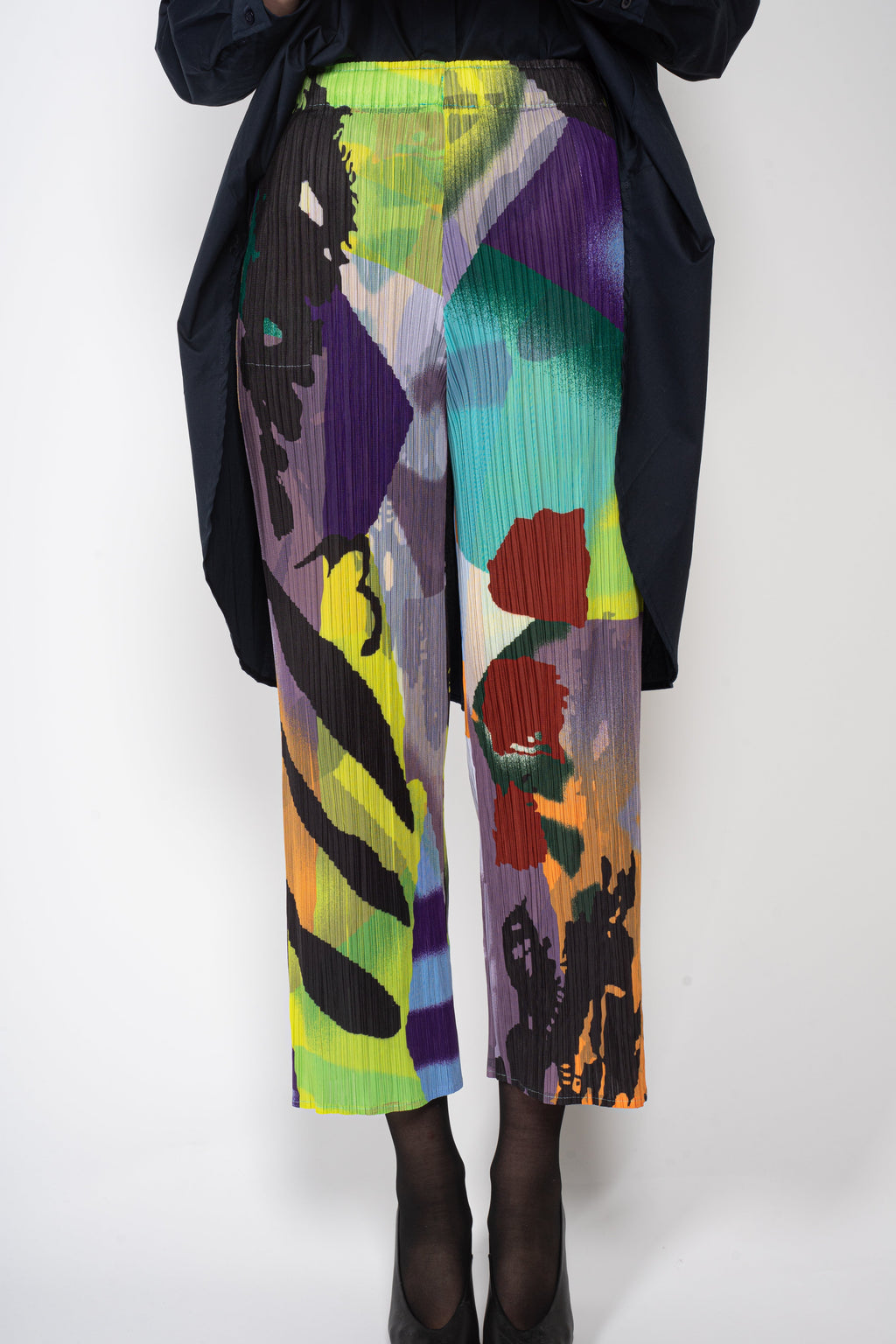 Pleated Ankle Length Trousers in Abstract Print