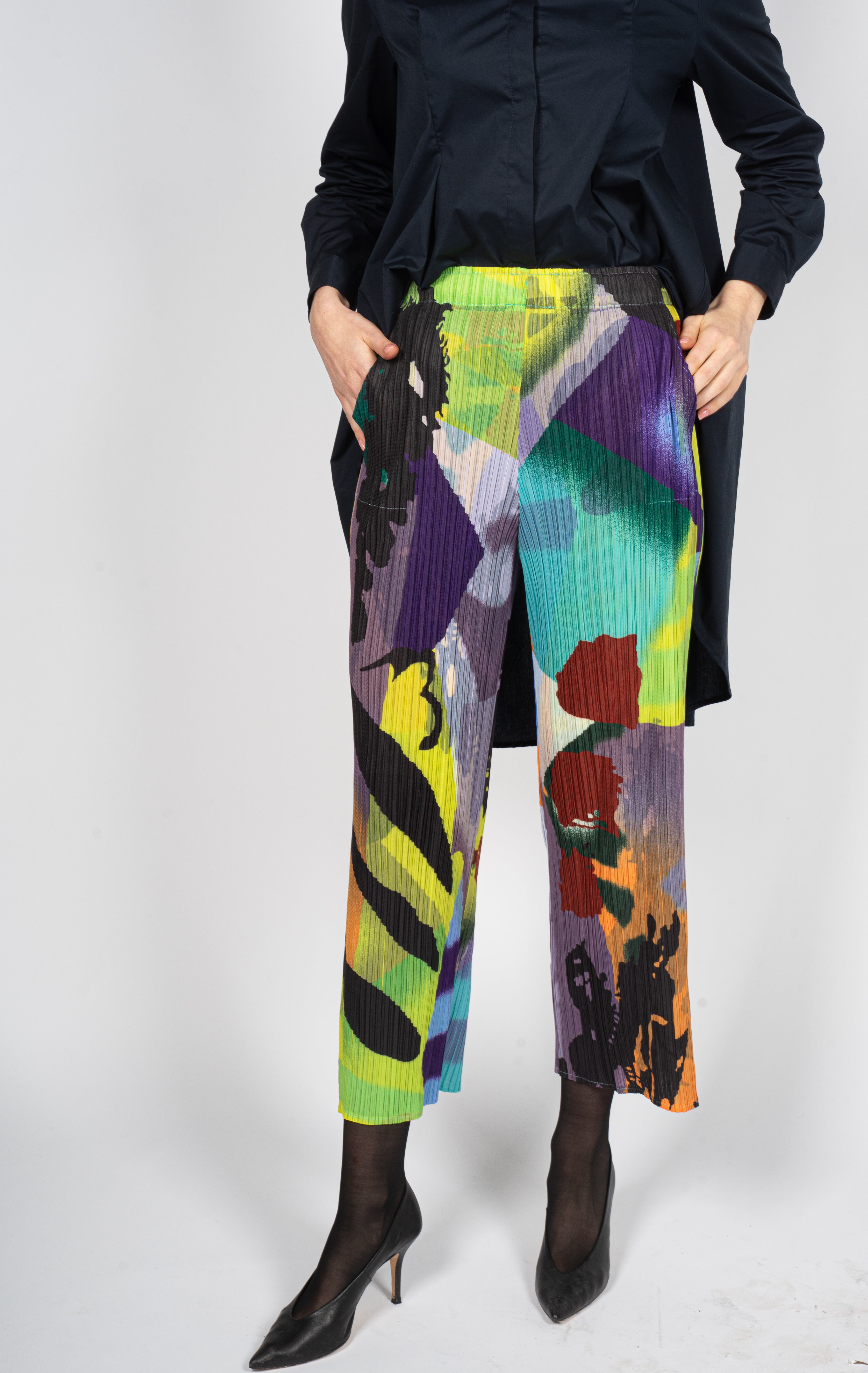 Pleated Ankle Length Trousers in Abstract Print